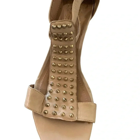 VINCE Camuto Conical studs march down the T-strap of an edgy sandal set - Picture 3 of 7